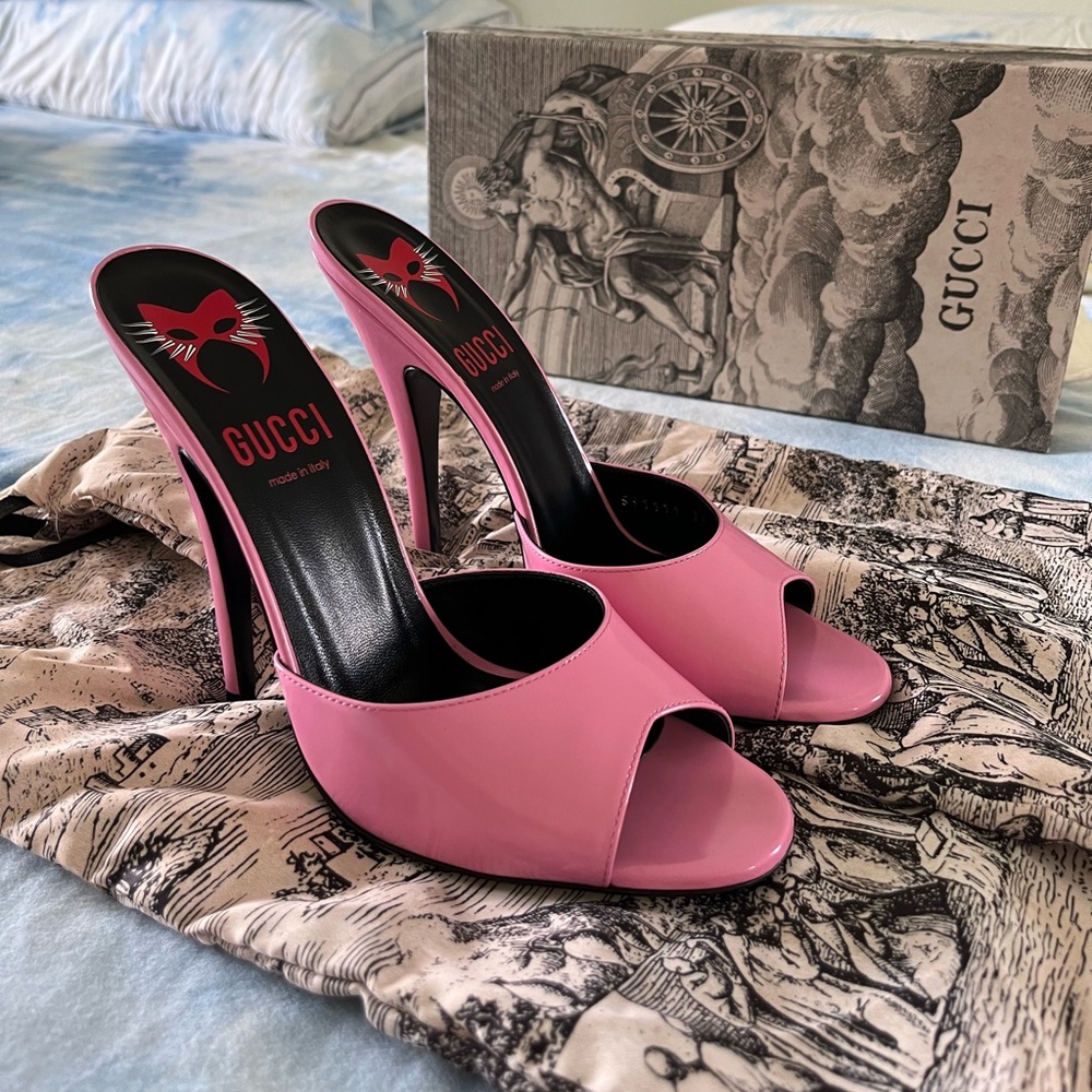 Gucci Scarlet heels in size 39 new with box
